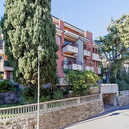 Apartman Guesthost - Portosole Attic - With Terrace And Private Parking *