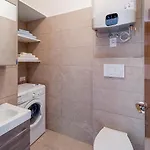 Guesthost - Portosole Attic - With Terrace And Private Parking * 산레모