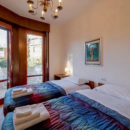 Guesthost - Portosole Attic - With Terrace And Private Parking Appartement San Remo