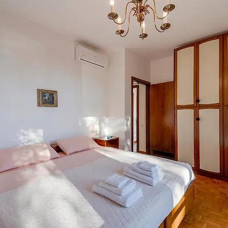 Guesthost - Portosole Attic - With Terrace And Private Parking *