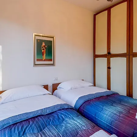 Guesthost - Portosole Attic - With Terrace And Private Parking San Remo
