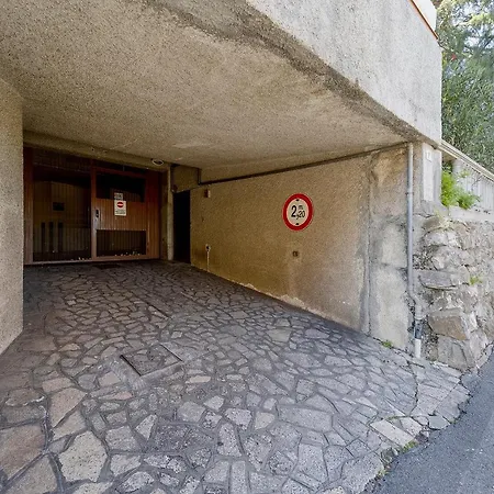 Guesthost - Portosole Attic - With Terrace And Private Parking 산레모