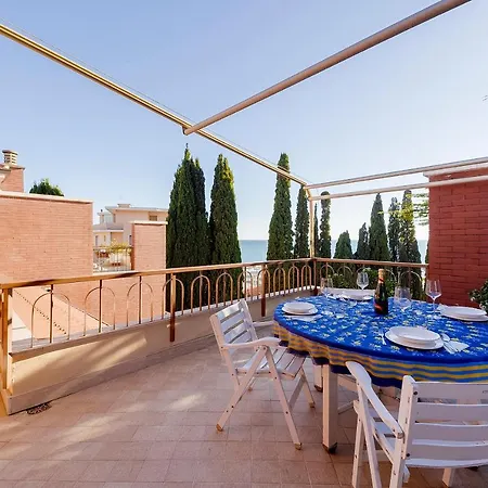 Guesthost - Portosole Attic - With Terrace And Private Parking Lägenhet Sanremo